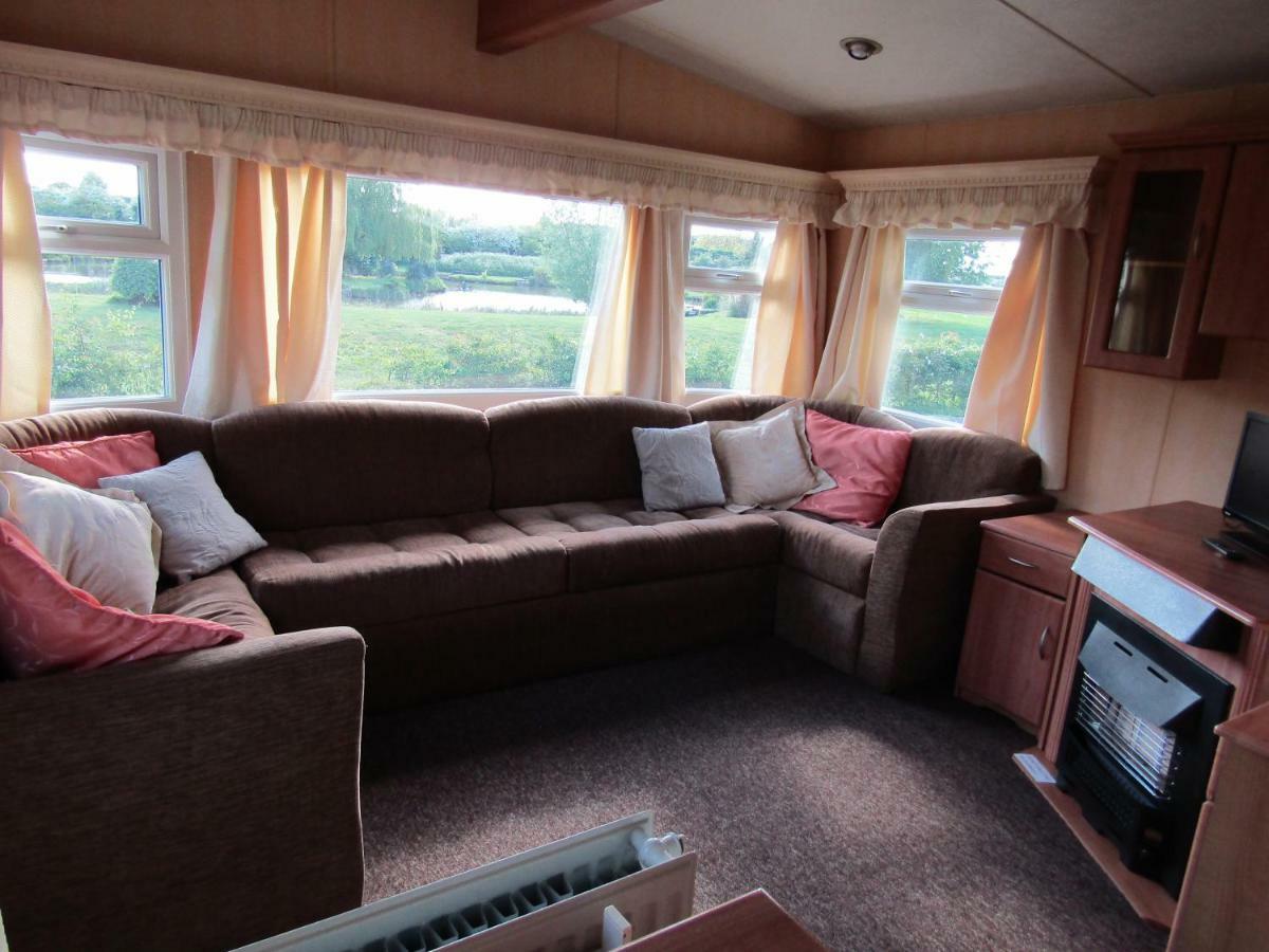 Fenlake Holiday Accommodation Metheringham Εξωτερικό φωτογραφία