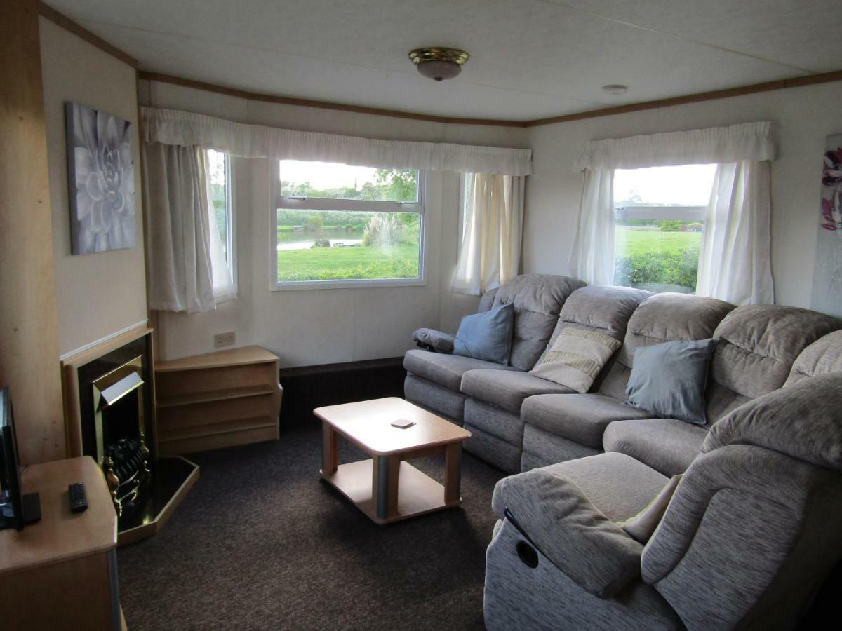 Fenlake Holiday Accommodation Metheringham Εξωτερικό φωτογραφία